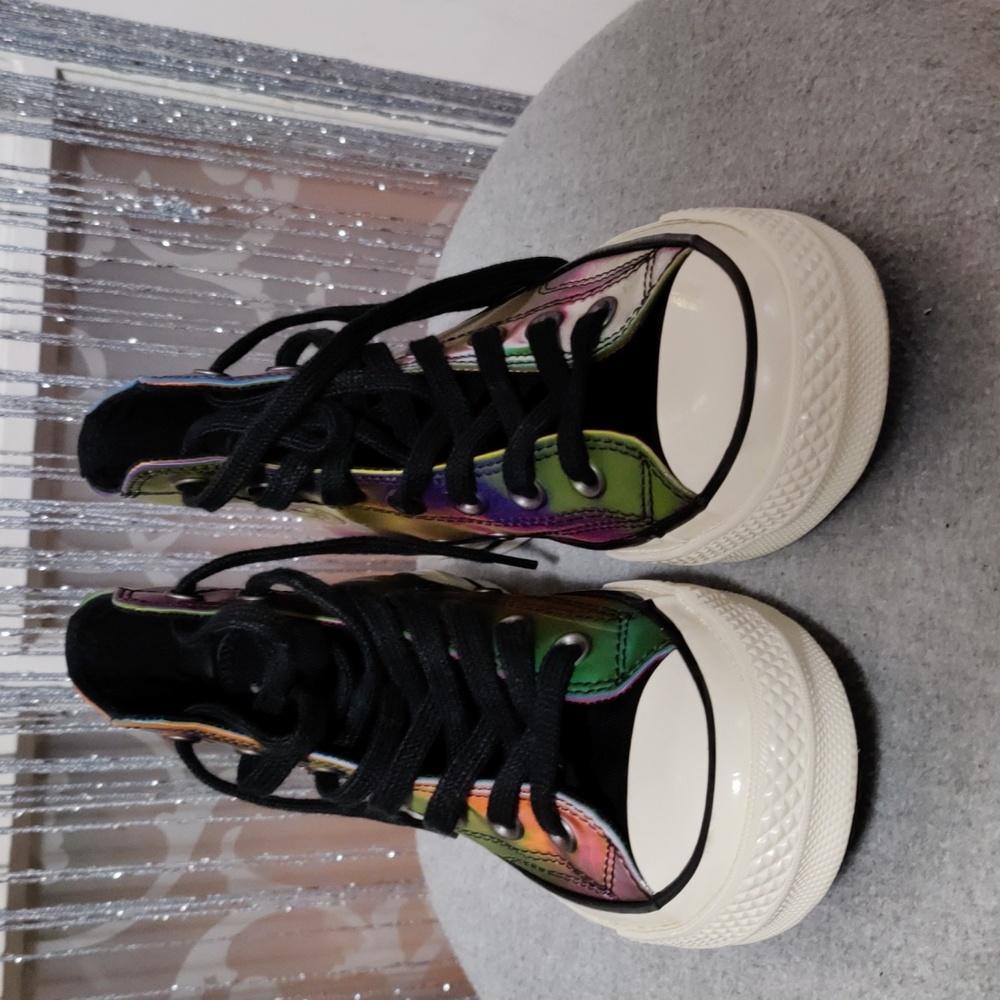 Converse size 41/2 In Boys and 71/2 in women's color iridescent